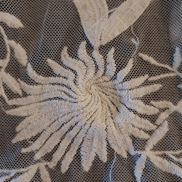 Clean Lace Top by Everleigh: Size L - Picture 7 of 8